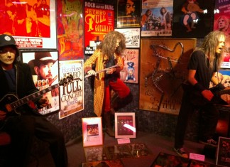 Fripp, Anderson, Hetfield: Jeff Wagner’s Wax Nightmare!